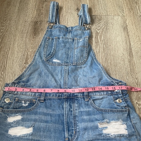 American eagle denim jean distressed shorts overalls medium
Blue size medium - Picture 5 of 9